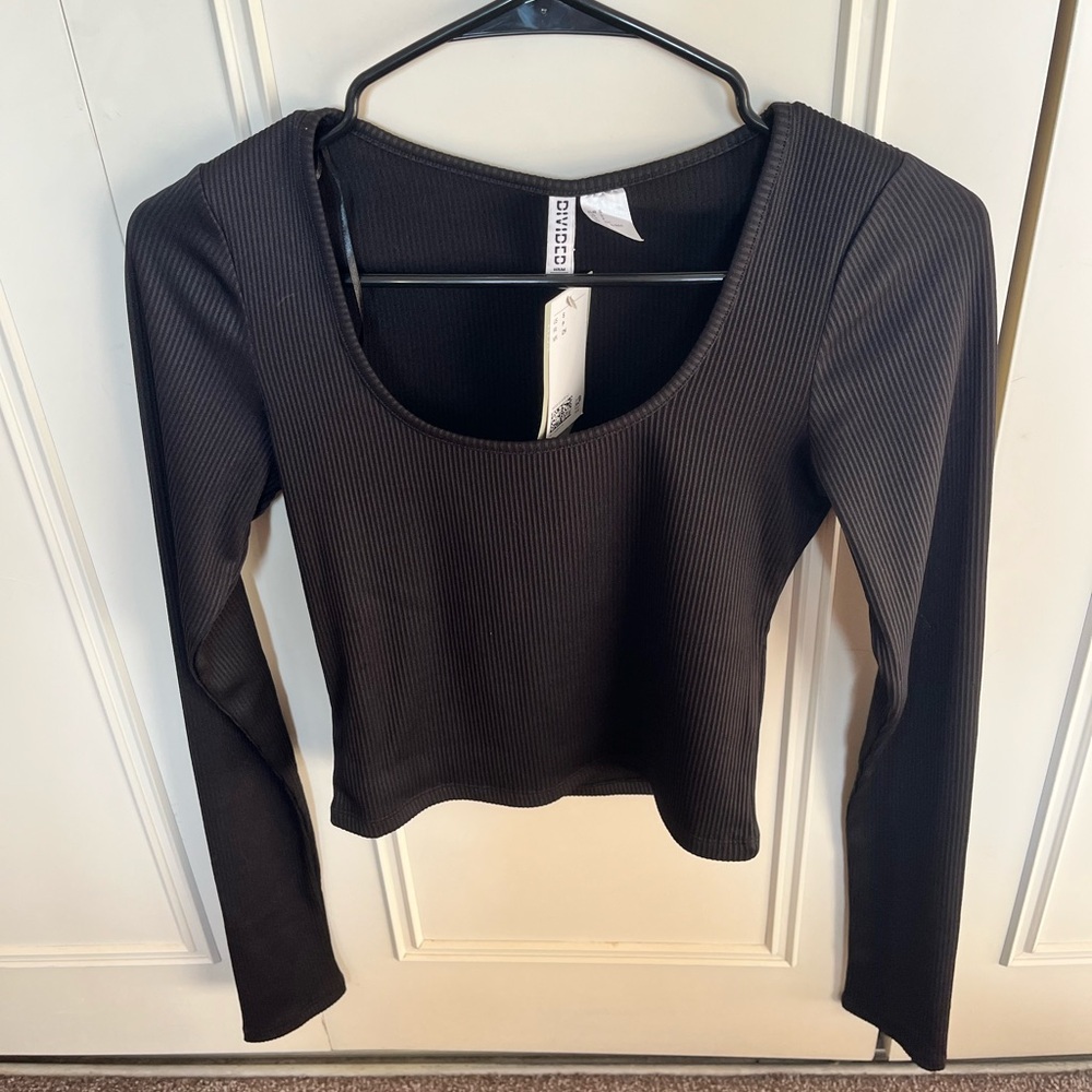 Women’s long sleeve scoop neck long sleeve